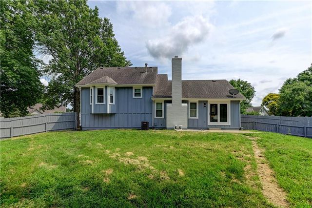 412 Deerfield Court, Lee's Summit, MO 64086