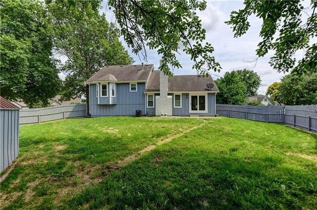 412 Deerfield Court, Lee's Summit, MO 64086