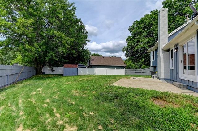 412 Deerfield Court, Lee's Summit, MO 64086