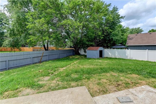 412 Deerfield Court, Lee's Summit, MO 64086