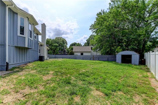 412 Deerfield Court, Lee's Summit, MO 64086