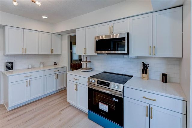 412 Deerfield Court, Lee's Summit, MO 64086