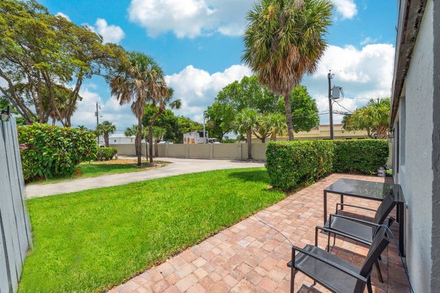 235 NW 15TH Street, Boca Raton, FL 33432