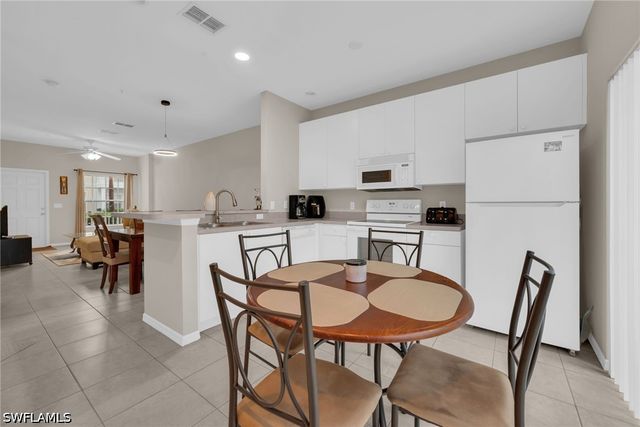 3280 Lindsey LN 5, Naples, FL 34109