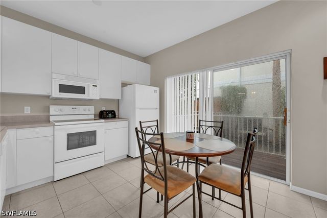 3280 Lindsey LN 5, Naples, FL 34109