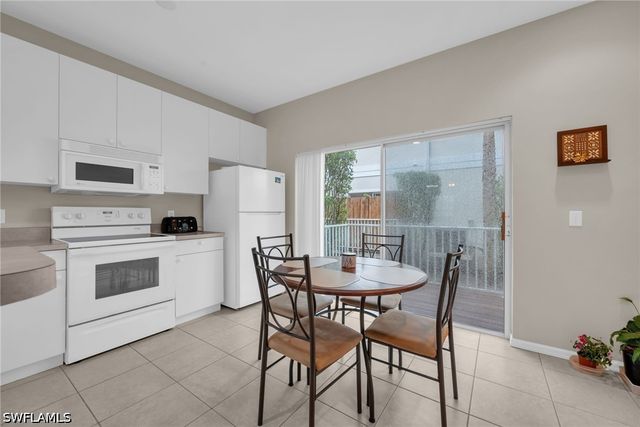 3280 Lindsey LN 5, Naples, FL 34109