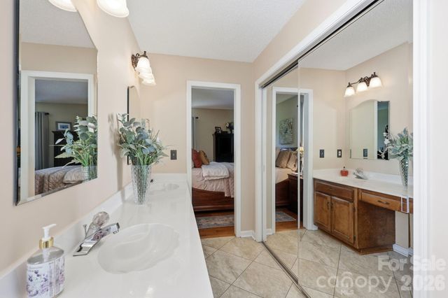 4516 Appaloosa Lane, Charlotte, NC 28215