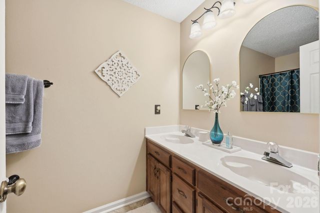 4516 Appaloosa Lane, Charlotte, NC 28215