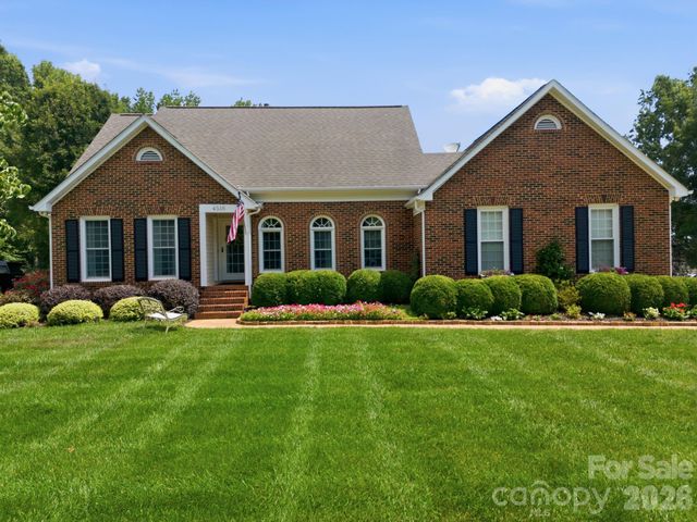 4516 Appaloosa Lane, Charlotte, NC 28215