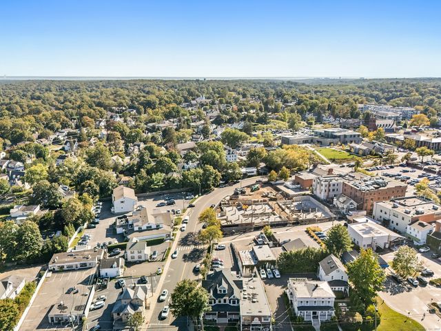 31 East Avenue 39-2, New Canaan, CT 06840
