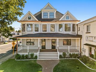 31 East Avenue 39-2, New Canaan, CT 06840