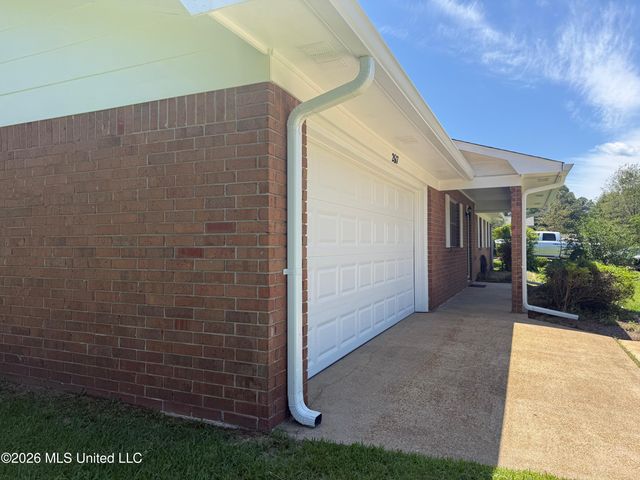 2617 Roxanne Drive, Pearl, MS 39208