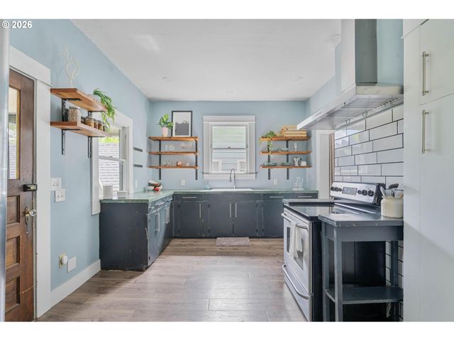 223 Ne ROSA PARKS Way, Portland, OR 97211