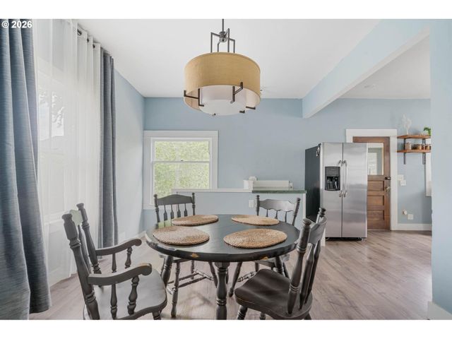 223 Ne ROSA PARKS Way, Portland, OR 97211