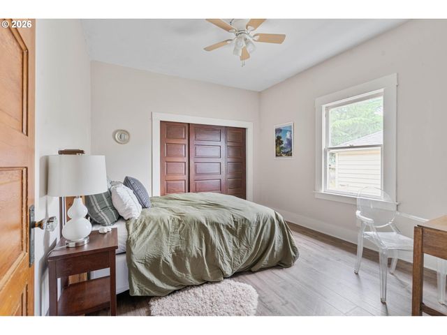 223 Ne ROSA PARKS Way, Portland, OR 97211