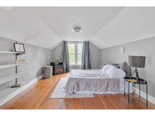 223 Ne ROSA PARKS Way, Portland, OR 97211
