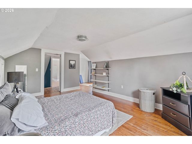 223 Ne ROSA PARKS Way, Portland, OR 97211