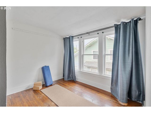 223 Ne ROSA PARKS Way, Portland, OR 97211