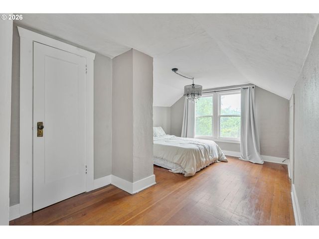 223 Ne ROSA PARKS Way, Portland, OR 97211