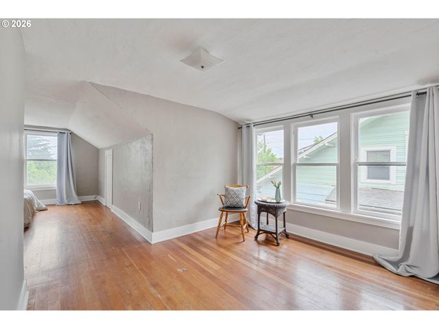 223 Ne ROSA PARKS Way, Portland, OR 97211