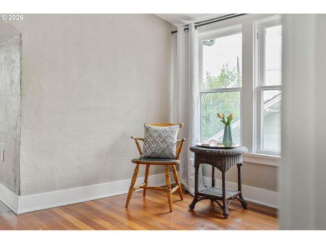 223 Ne ROSA PARKS Way, Portland, OR 97211