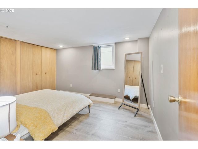 223 Ne ROSA PARKS Way, Portland, OR 97211
