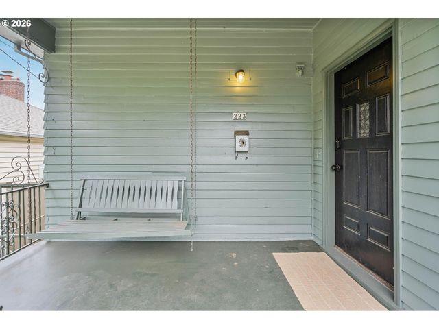 223 Ne ROSA PARKS Way, Portland, OR 97211