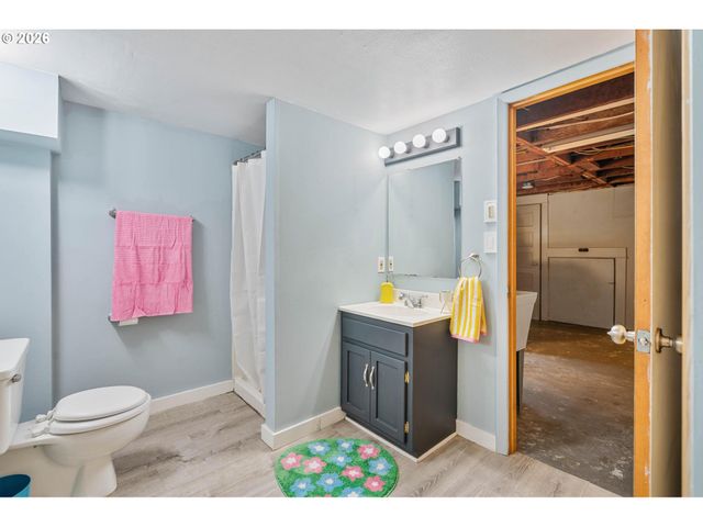 223 Ne ROSA PARKS Way, Portland, OR 97211