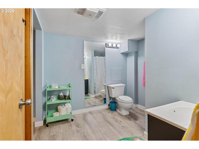 223 Ne ROSA PARKS Way, Portland, OR 97211