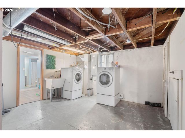 223 Ne ROSA PARKS Way, Portland, OR 97211