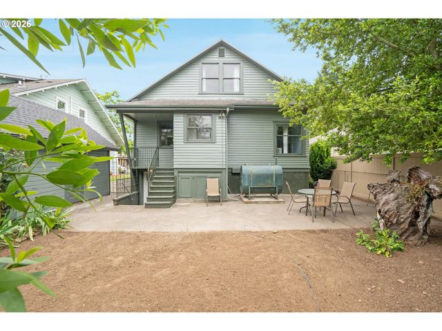 223 Ne ROSA PARKS Way, Portland, OR 97211