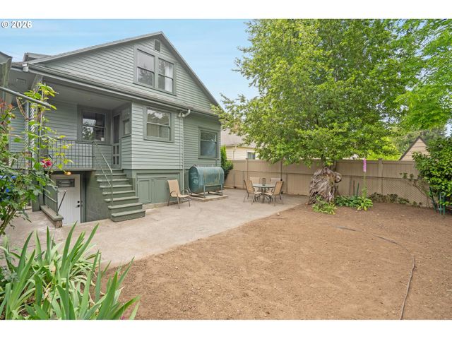 223 Ne ROSA PARKS Way, Portland, OR 97211