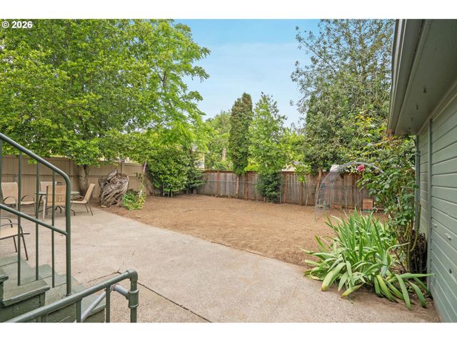 223 Ne ROSA PARKS Way, Portland, OR 97211