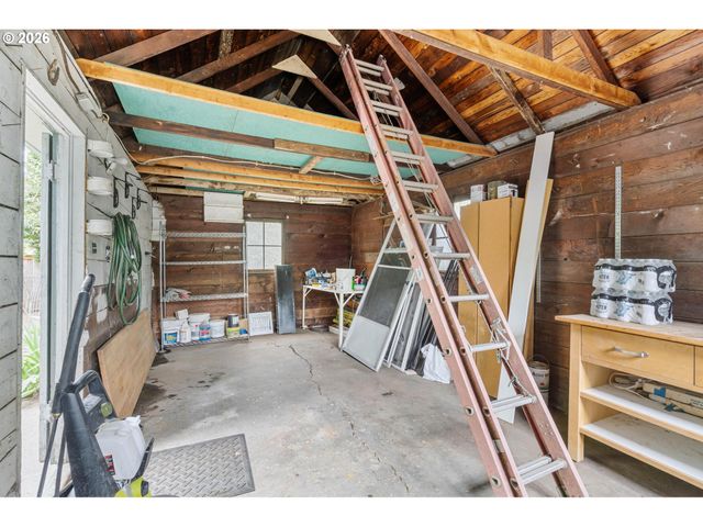 223 Ne ROSA PARKS Way, Portland, OR 97211