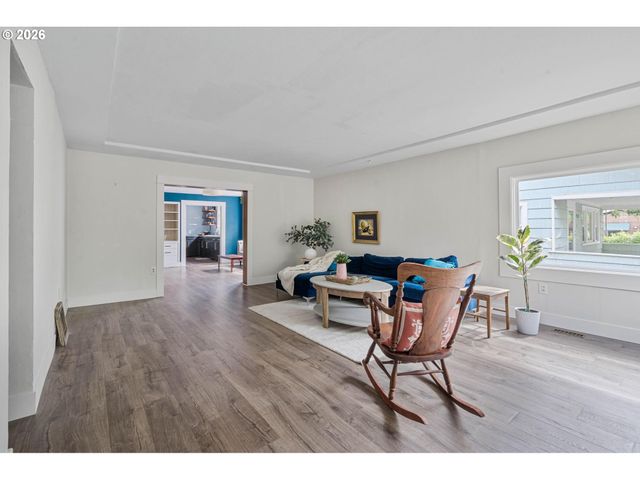 223 Ne ROSA PARKS Way, Portland, OR 97211