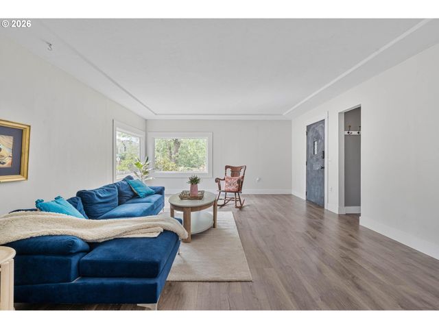 223 Ne ROSA PARKS Way, Portland, OR 97211