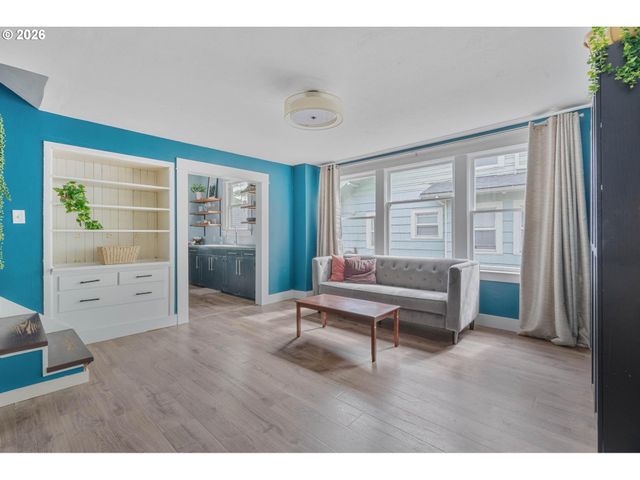 223 Ne ROSA PARKS Way, Portland, OR 97211