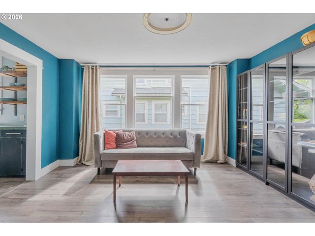 223 Ne ROSA PARKS Way, Portland, OR 97211