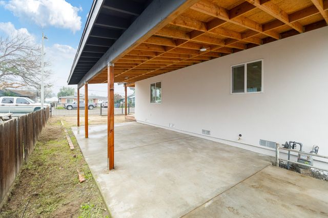 61 S A Street, Porterville, CA 93257