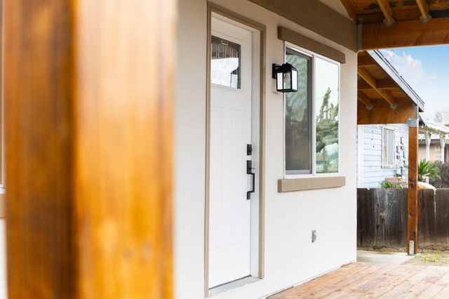 61 S A Street, Porterville, CA 93257