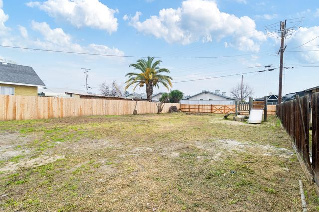 61 S A Street, Porterville, CA 93257