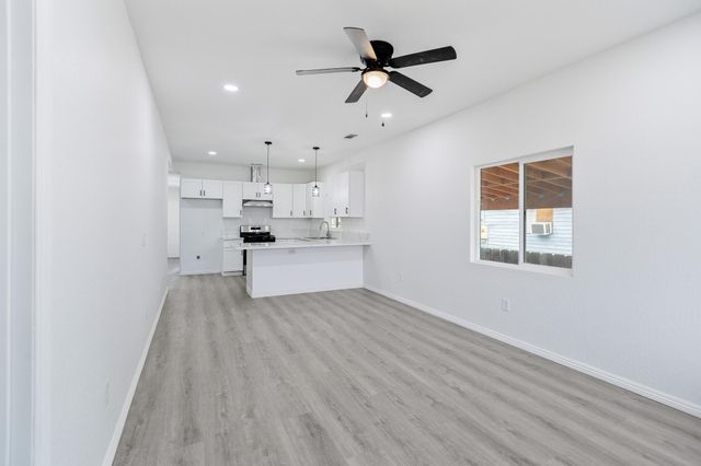 61 S A Street, Porterville, CA 93257