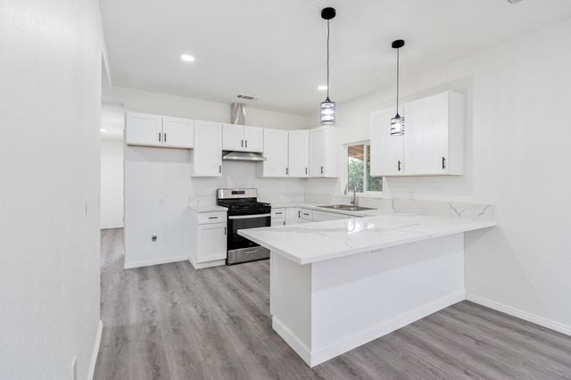 61 S A Street, Porterville, CA 93257