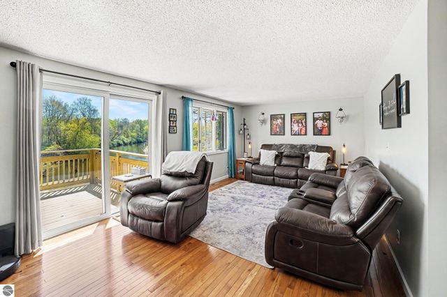 4381 W Pine River Road, St Louis, MI 48880