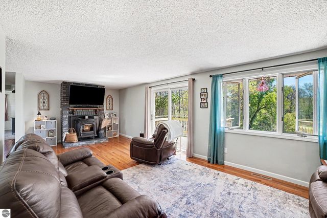 4381 W Pine River Road, St Louis, MI 48880