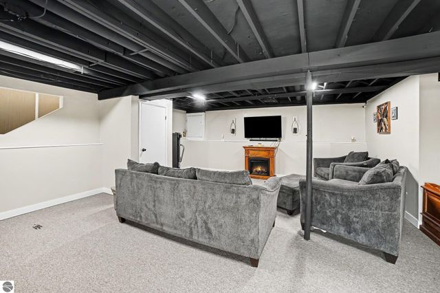 4381 W Pine River Road, St Louis, MI 48880