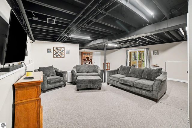 4381 W Pine River Road, St Louis, MI 48880
