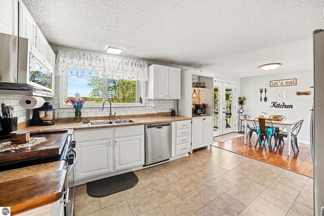 4381 W Pine River Road, St Louis, MI 48880