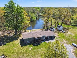 4381 W Pine River Road, St Louis, MI 48880