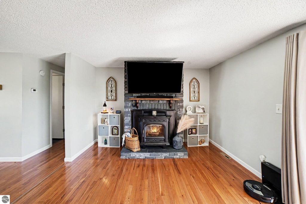 Image 12 of property listing at 4381 W Pine River Road, St Louis, MI 48880